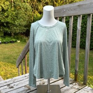 Nike⎪Dri Fit Long Sleeve Top